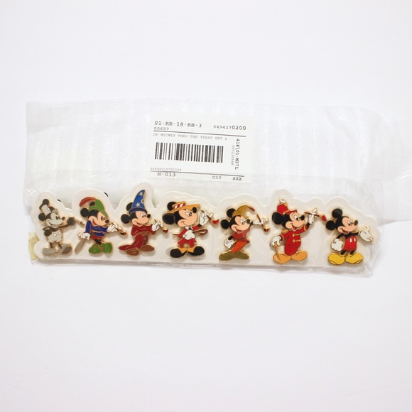 NEW Disney Auctions Mickey thru the years pins
